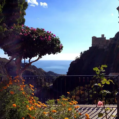 Fragolina Bed and Breakfast 3*