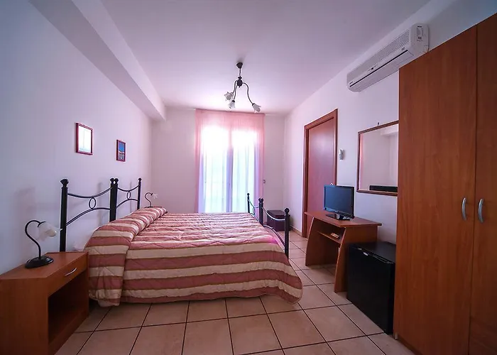 草莓住宿加早餐旅馆 富尔奇西库洛